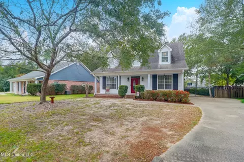8428 Ieke Dr, Diamondhead, MS 39525