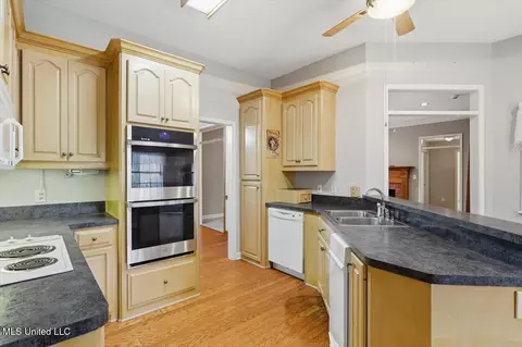 Kitchen - 2155 Jack Johnson Rd, Terry, MS 39170 photo 3 of 5