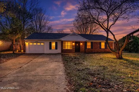 2655 Hillcrest Cir, Horn Lake, MS 38637
