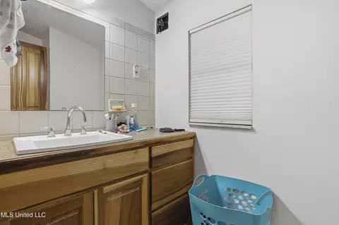 Bath - 92 Sam Davis Dr, Perkinston, MS 39573 photo 5 of 7