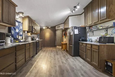 Entry Way - 92 Sam Davis Dr, Perkinston, MS 39573 photo 6 of 8