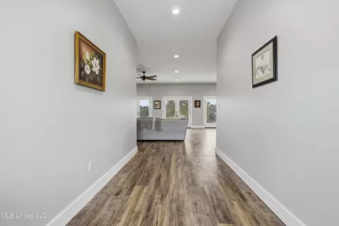 Entry Way - 92 Sam Davis Dr, Perkinston, MS 39573 photo 2 of 8