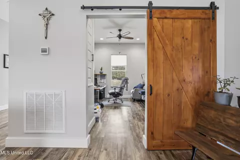 Entry Way - 92 Sam Davis Dr, Perkinston, MS 39573 photo 4 of 8