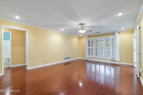 Living - 1280 S Lake Dr, Hernando, MS 38632 photo 1 of 6