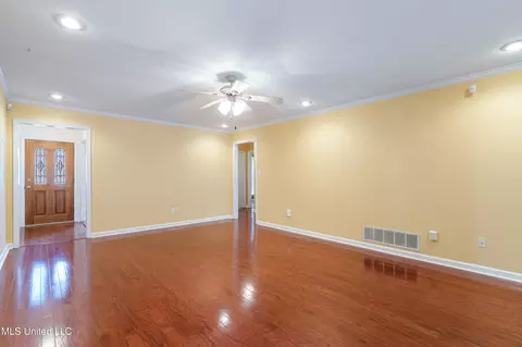 Living - 1280 S Lake Dr, Hernando, MS 38632 photo 2 of 6