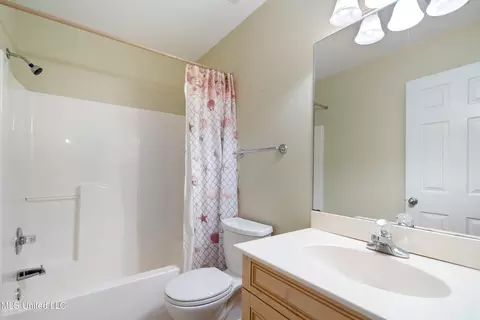 Bath - 1280 S Lake Dr, Hernando, MS 38632 photo 4 of 4
