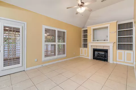 Living - 1280 S Lake Dr, Hernando, MS 38632 photo 5 of 6
