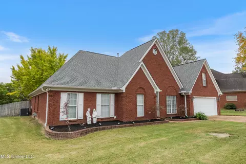 Exterior - 1280 S Lake Dr, Hernando, MS 38632 photo 8 of 8