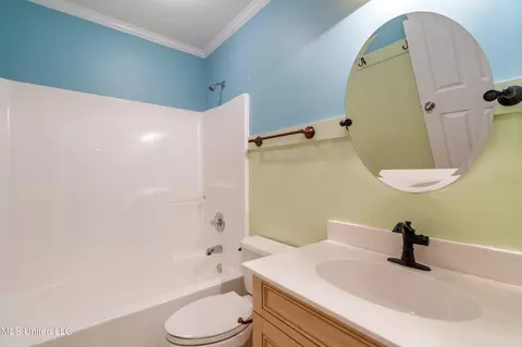 Bath - 1280 S Lake Dr, Hernando, MS 38632 photo 3 of 4