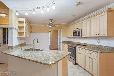 Kitchen - 1280 S Lake Dr, Hernando, MS 38632 photo 1 of 3