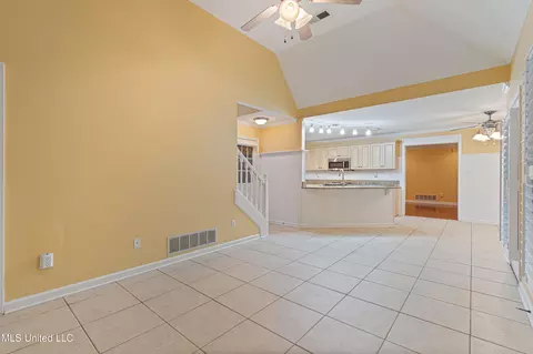 Living - 1280 S Lake Dr, Hernando, MS 38632 photo 6 of 6