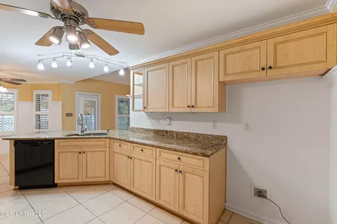 Kitchen - 1280 S Lake Dr, Hernando, MS 38632 photo 3 of 3