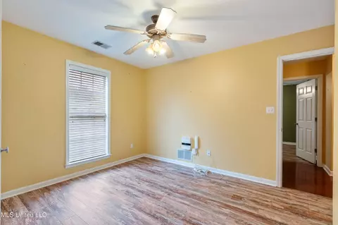 Bedroom - 1280 S Lake Dr, Hernando, MS 38632 photo 4 of 6