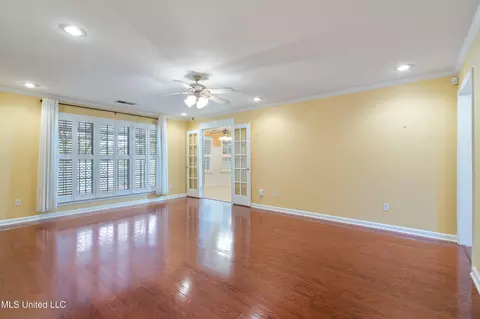 Living - 1280 S Lake Dr, Hernando, MS 38632 photo 3 of 6