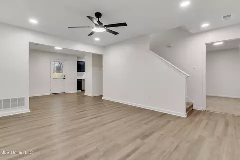 Living - 9762 Riggan Dr, Olive Branch, MS 38654 photo 2 of 2