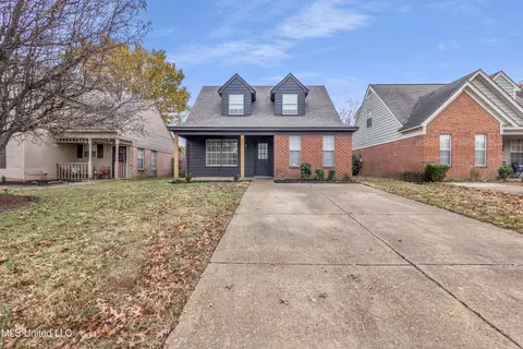 Exterior - 9762 Riggan Dr, Olive Branch, MS 38654 photo 2 of 4