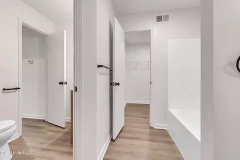 Entry Way - 9762 Riggan Dr, Olive Branch, MS 38654 photo 3 of 3