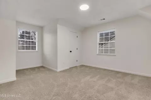 Bedroom - 9762 Riggan Dr, Olive Branch, MS 38654 photo 4 of 4