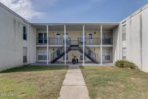 3230 Cumberland Rd #107, Ocean Springs, MS 39564