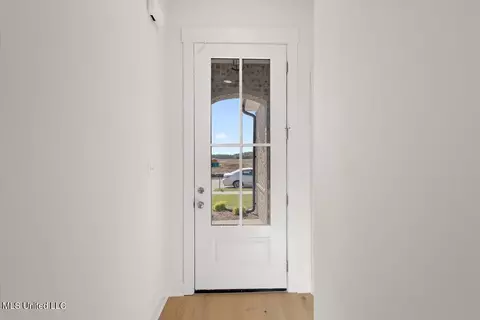 Entry Way - 838 W Quitman Ct, Nesbit, MS 38651 photo 2 of 3
