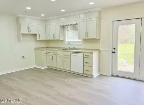 314 Owen Dr, Grenada, MS 38901 photo 2