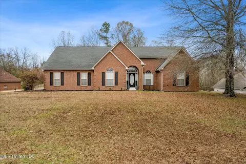10195 Cypress Plantation Dr, Olive Branch, MS 38654