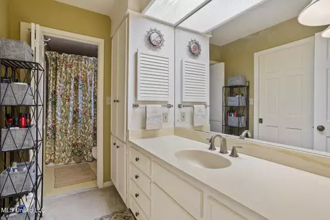 Bath - 5550 River Thames Rd, Jackson, MS 39211 photo 3 of 3