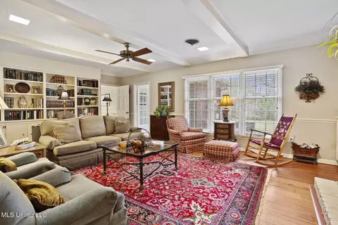 Living - 5550 River Thames Rd, Jackson, MS 39211 photo 4 of 6