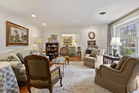 Living - 5550 River Thames Rd, Jackson, MS 39211 photo 3 of 6