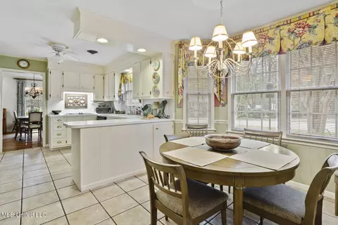Dining - 5550 River Thames Rd, Jackson, MS 39211 photo 3 of 3