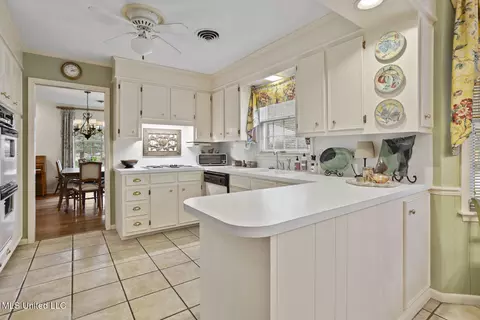 Kitchen - 5550 River Thames Rd, Jackson, MS 39211 photo 1 of 4
