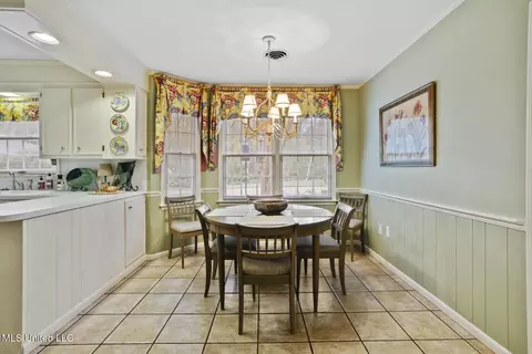Dining - 5550 River Thames Rd, Jackson, MS 39211 photo 2 of 3