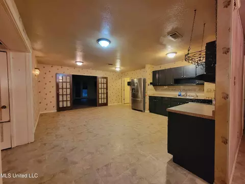 Kitchen - 7204 Hampton Dr, Biloxi, MS 39532 photo 1 of 2