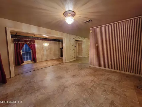 Living - 7204 Hampton Dr, Biloxi, MS 39532 photo 4 of 4