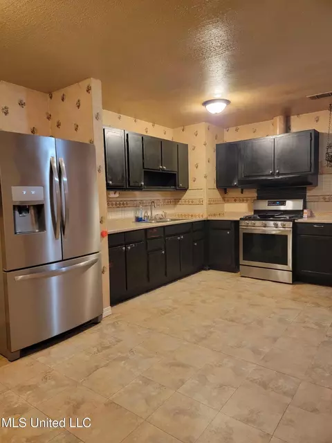 Kitchen - 7204 Hampton Dr, Biloxi, MS 39532 photo 2 of 2