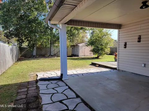 Exterior - 7204 Hampton Dr, Biloxi, MS 39532 photo 6 of 9