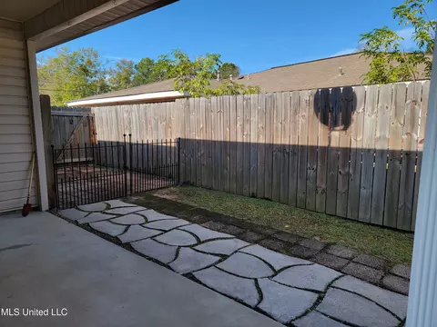 Exterior - 7204 Hampton Dr, Biloxi, MS 39532 photo 5 of 9