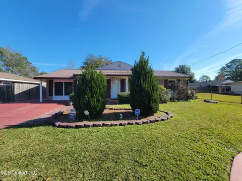 Exterior - 7204 Hampton Dr, Biloxi, MS 39532 photo 3 of 9