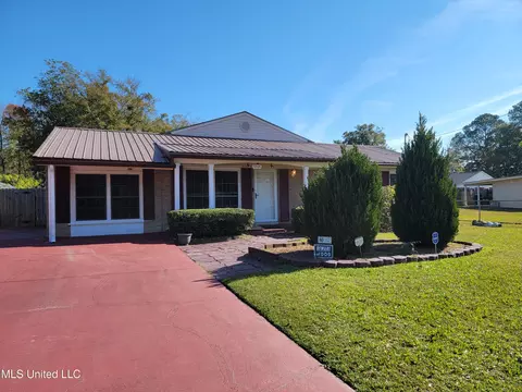 7204 Hampton Dr, Biloxi, MS 39532
