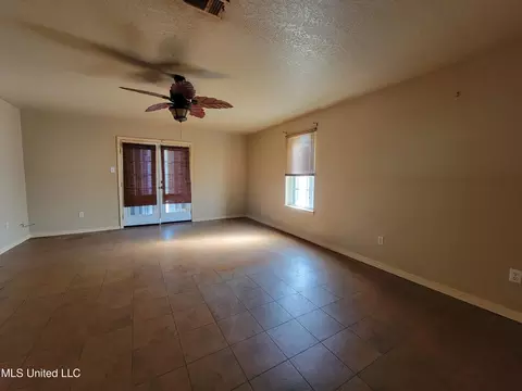 Living - 7204 Hampton Dr, Biloxi, MS 39532 photo 1 of 4