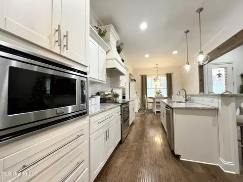 Kitchen - 2335 Ouse Valley Ln, Hernando, MS 38632 photo 3 of 4