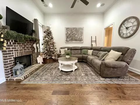 Living - 2335 Ouse Valley Ln, Hernando, MS 38632 photo 1 of 3