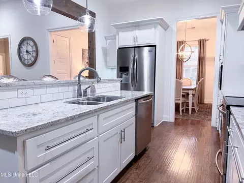 Kitchen - 2335 Ouse Valley Ln, Hernando, MS 38632 photo 4 of 4