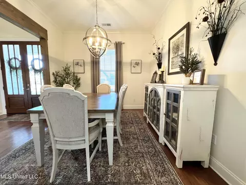Dining - 2335 Ouse Valley Ln, Hernando, MS 38632 photo 2 of 4