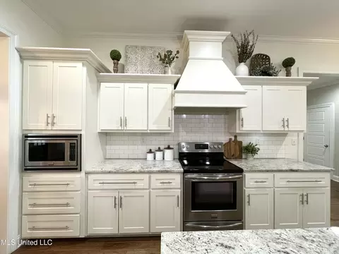 Kitchen - 2335 Ouse Valley Ln, Hernando, MS 38632 photo 2 of 4