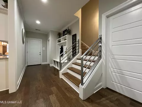 Entry Way - 2335 Ouse Valley Ln, Hernando, MS 38632 photo 2 of 4