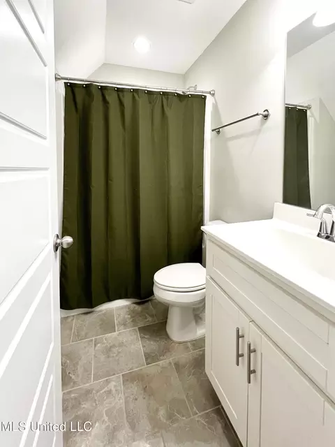 Bath - 2335 Ouse Valley Ln, Hernando, MS 38632 photo 8 of 8