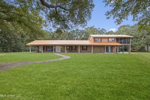 3717 Johnston Rd, Gautier, MS 39553