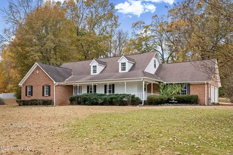106 Oakwood Dr, Senatobia, MS 38668