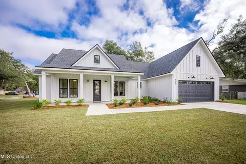 6345 Langland Dr, Ocean Springs, MS 39564